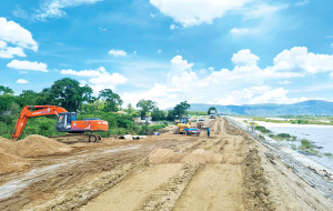 Tập trung thi công các dự án quan trọng, tạo động...