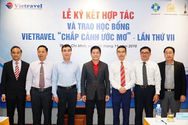 Vietravel hop tac voi 5 truong dai hoc, trao hoc bong cho sinh vien hinh anh 1
