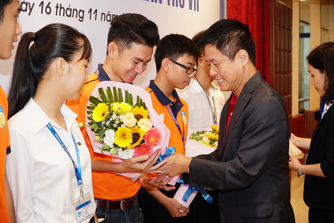 Vietravel hop tac voi 5 truong dai hoc, trao hoc bong cho sinh vien hinh anh 2